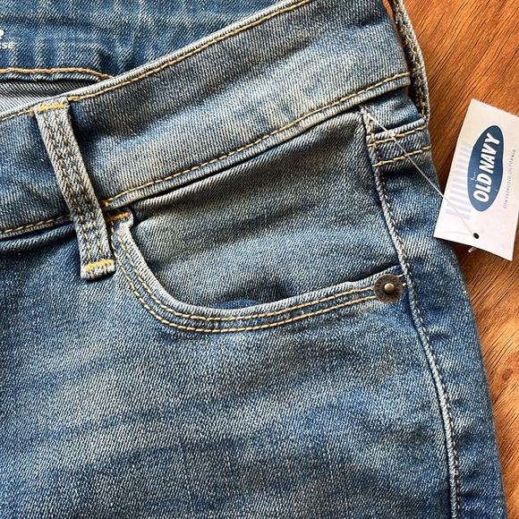Brand new Old Navy, rockstar, low rise, blue jeans - Picture 4 of 16